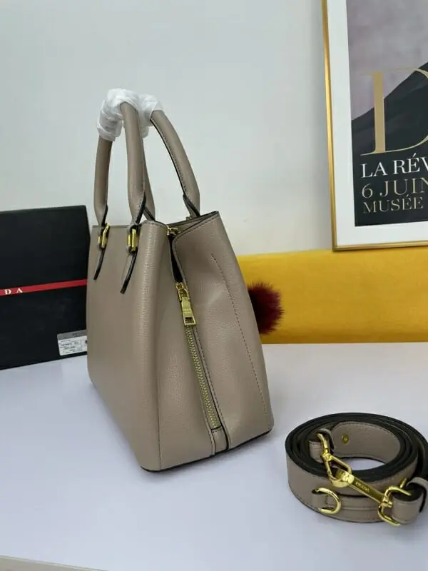 prada aaa qualite sac a main  pour femme s_122a6201